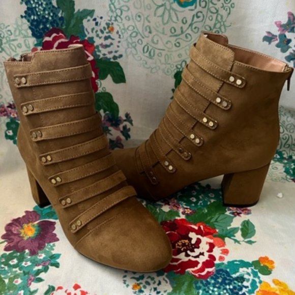 Qupid Shoes - Qupid High Ankle Booties New without Tags never worn size 9